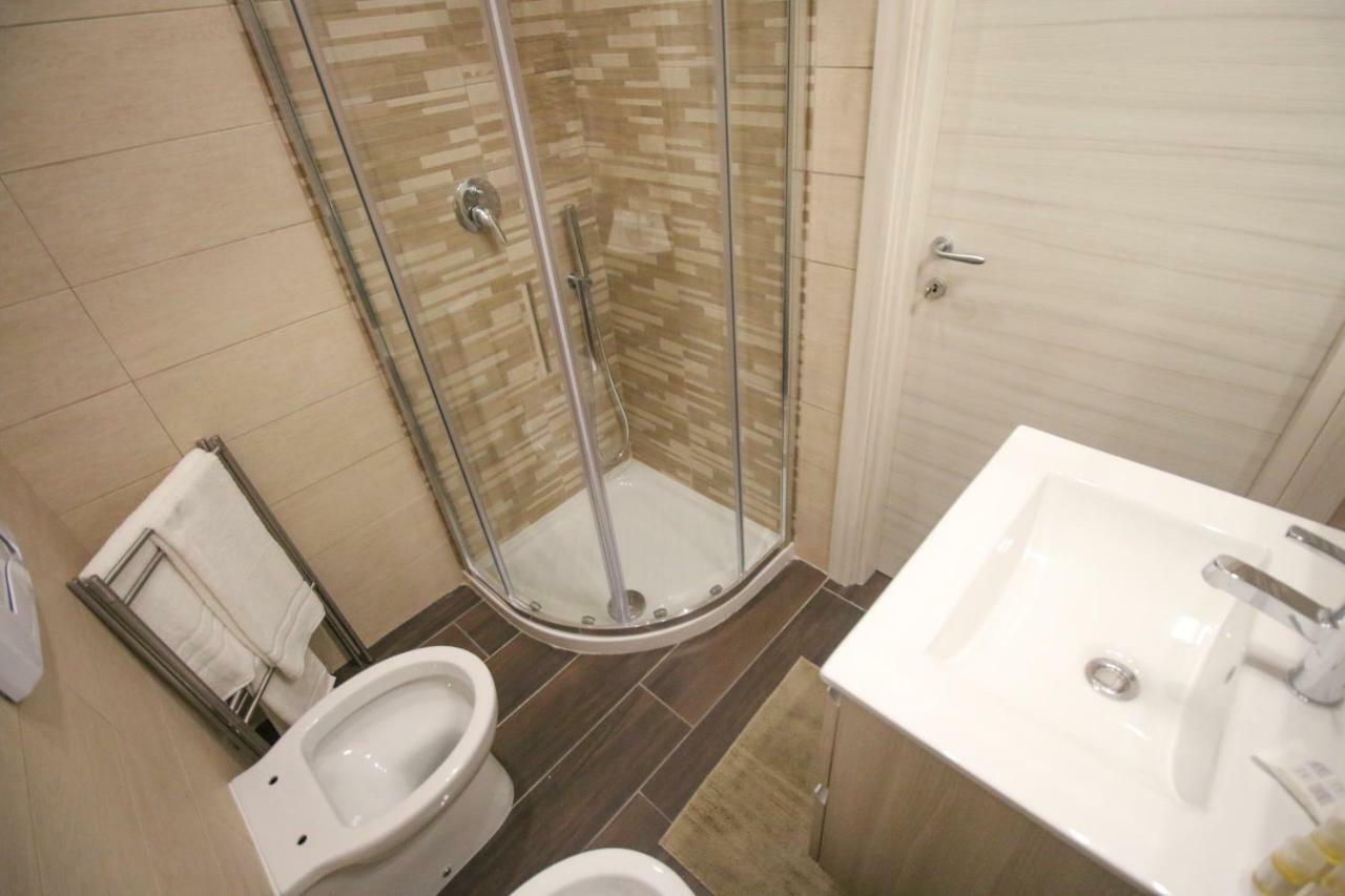 B&B Pisadog Napoli Bagian luar foto